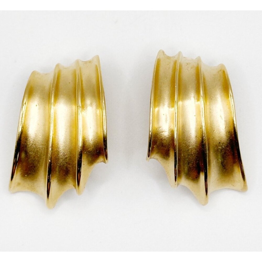 VINTAGE GOLD BRUSHED ART DECO WING RIBBED SHELL‎ Clip On EARRINGS